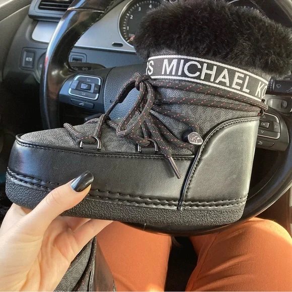 MICHAEL Michael Kors Shoes Nwt Michael Michael Korszelda Logo